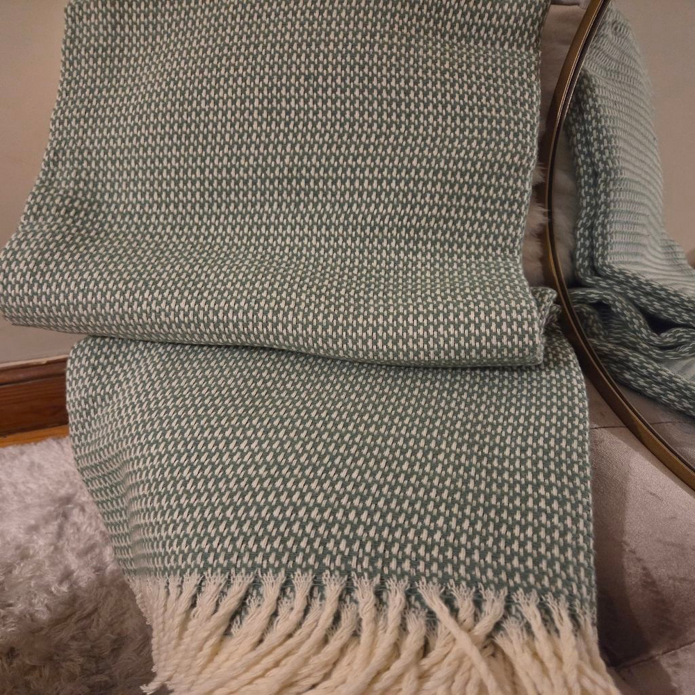 Docofil Green and White Patterned Throw Blanket - Picture 4 of 6
